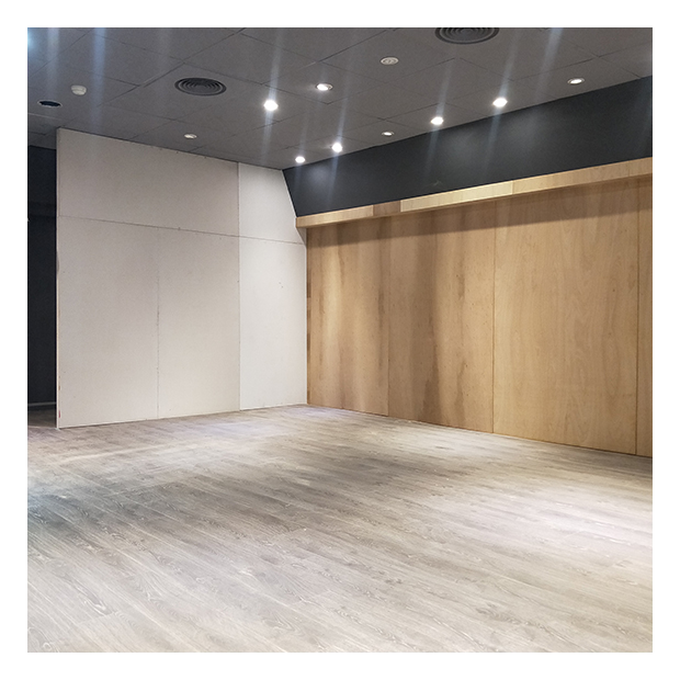 開封街張先生-綜合工程-完工實景，拆除完成後，我們進行了精細的木工修補工作。我們的木工師傅根據設計圖紙進行精確施工，打造出符合商業空間需求的精緻木作