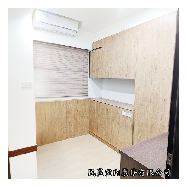 工廠製家俱、衣櫃、櫥櫃之五-完工實景，我們專業打造各式辦公與家用桌椅，從實用的工作桌到精緻的餐桌，從舒適的辦公椅到優雅的餐椅，每一件作品都兼具美觀與舒適度