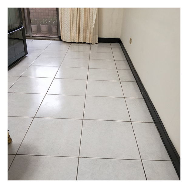 民生路林先生-地毯拆除除膠工程-完工實景，完成地毯拆除和除膠工作後，我們會進行徹底的清潔和最終檢查。確保地面平整、無殘留膠黏劑，並清除所有施工過程產生的廢棄物