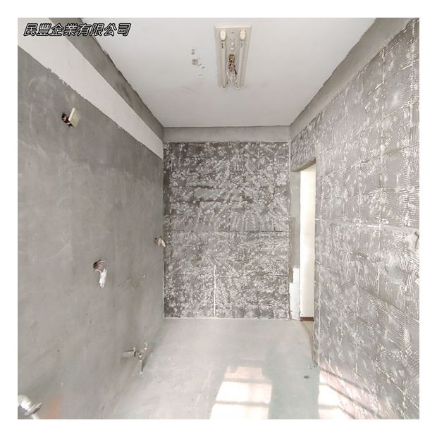 福興路周先生-拆除工程-完工實景，依照專業的拆除計畫，我們有序地進行了全室拆除工作。特別針對木地板與拋光地磚的高度差異問題，我們採用了專業的工具和技術，確保木地板完全拆除後能夠顯露出原始
