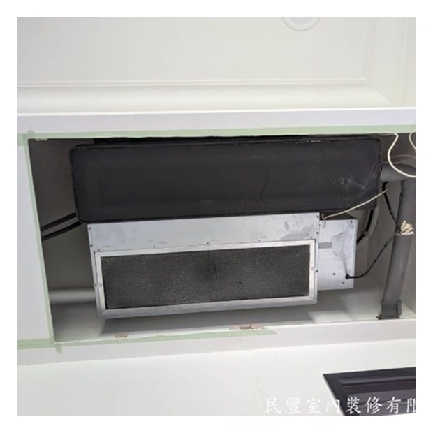 天玉街鄭先生-拆除、木作維修孔-完工實景，製作維修孔蓋前，我們仔細確認切割區域的形狀是否呈標準平行四邊形