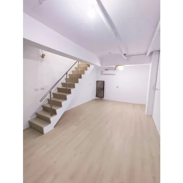 SPC 地板 優惠促銷中-完工實景，目前我們推出SPC地板限時優惠促銷方案，包括多款精選花色特價、安裝服務優惠以及配套踢腳板特惠等