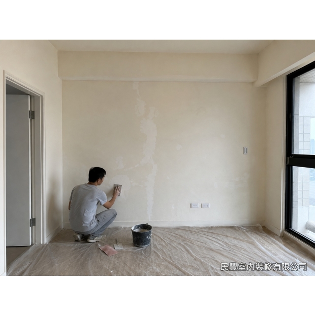 藝術牆畫-地坪滿鋪保護，牆面先行批土研磨整平並上底漆，良好基底是藝術塗料顯色均勻的關鍵